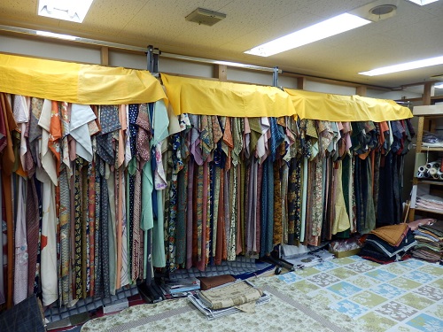 There are lots of kimonos. JPG