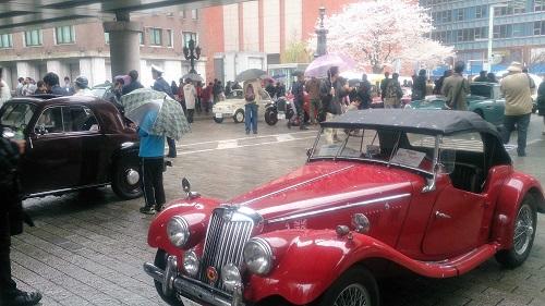 A famous car with cherry blossoms. jpg