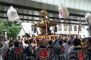 portable shrine Nihonbashi 300.jpg