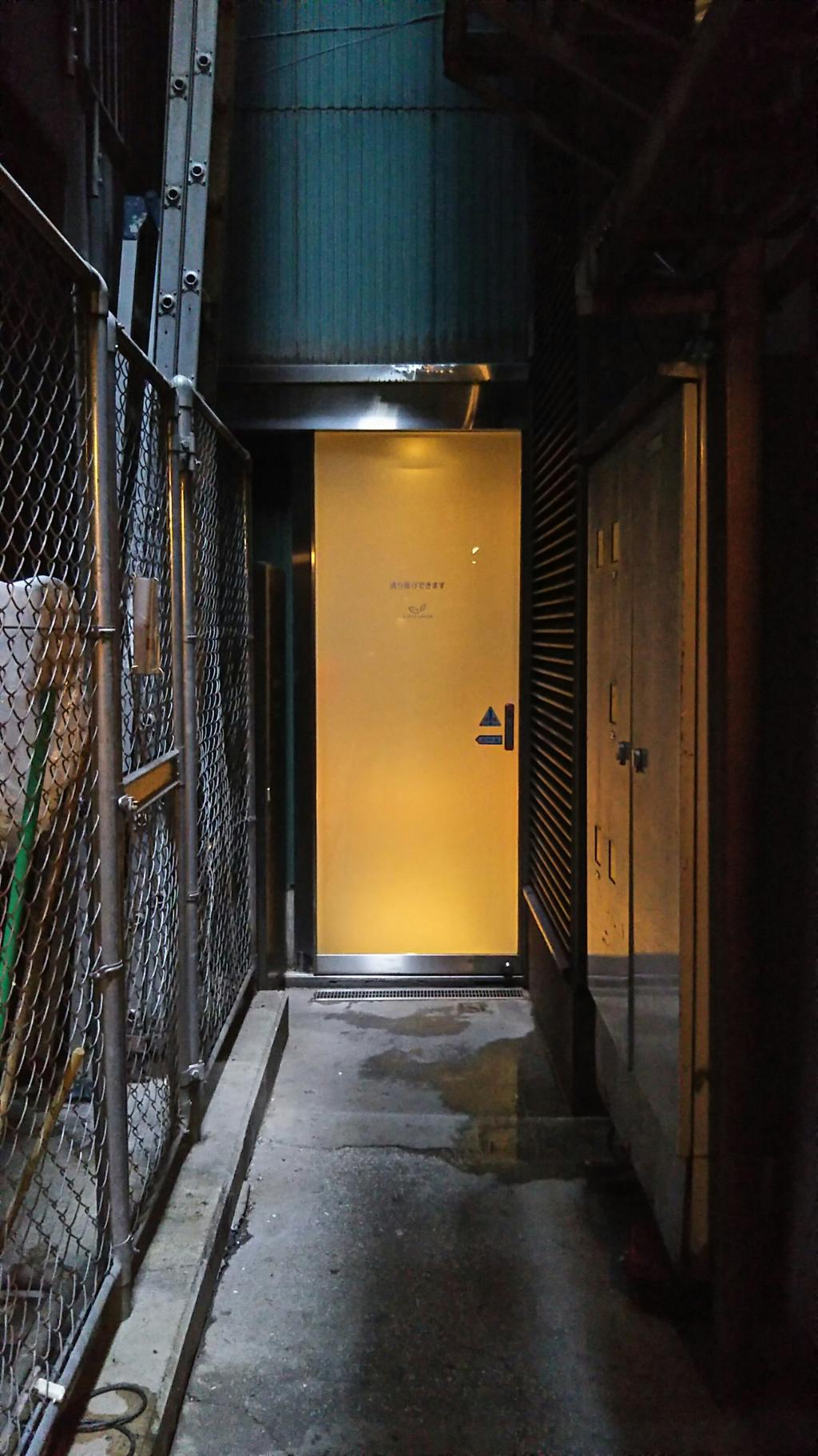  Alleys in Ginza: An alley with Toyo Iwaineari Shrine and automatic doors