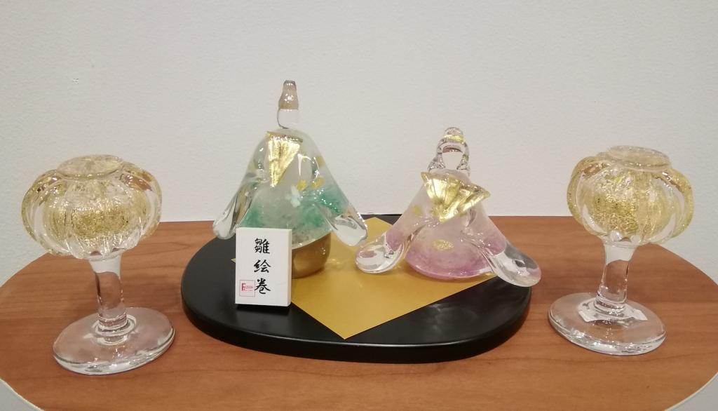 <Hina picture scroll>　Spring Order 22,000 yen Kinbonbori 17,600 yen FUSION FACTORY Spring Glass Exhibition
　~ Nihonbashi Kiya Main Store izutuki~