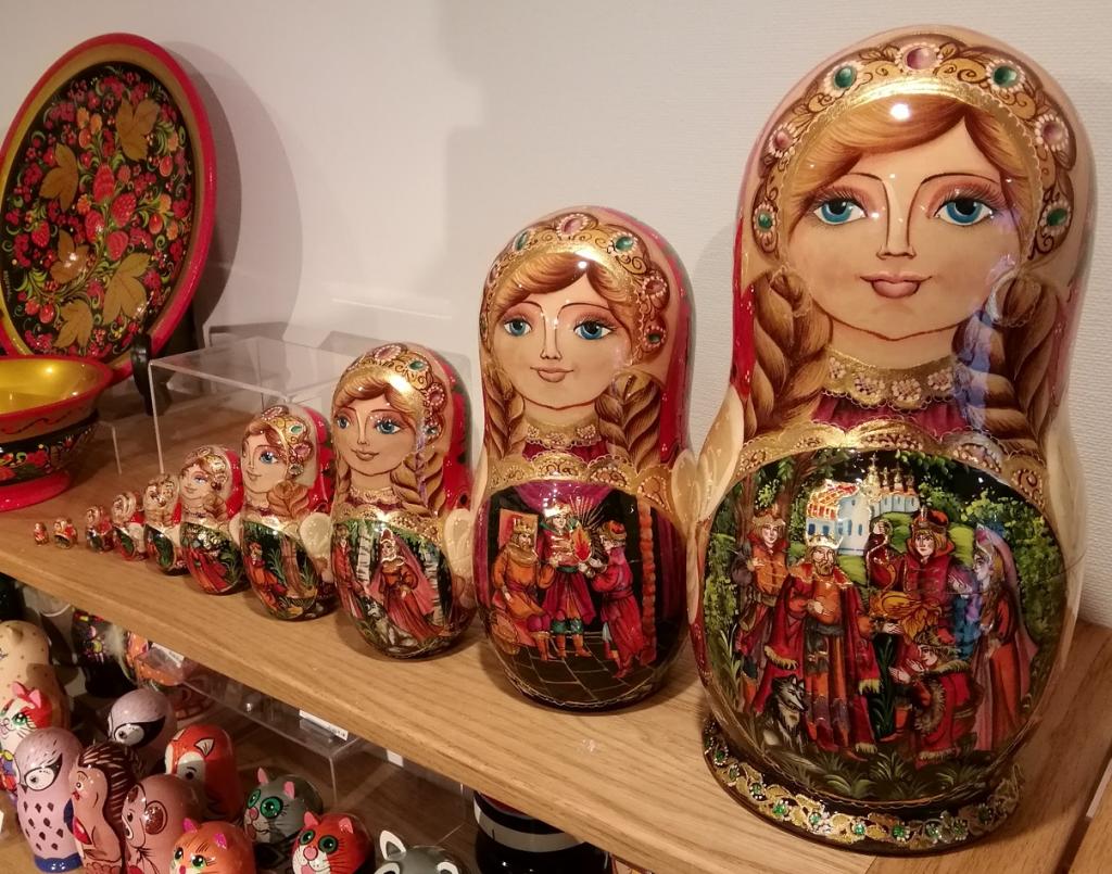 Matryoshka
Ara Berjakova
Math type 10
64,000 yen A lot of matryoshka!
　~ GINZA HAKKO tree incense ~