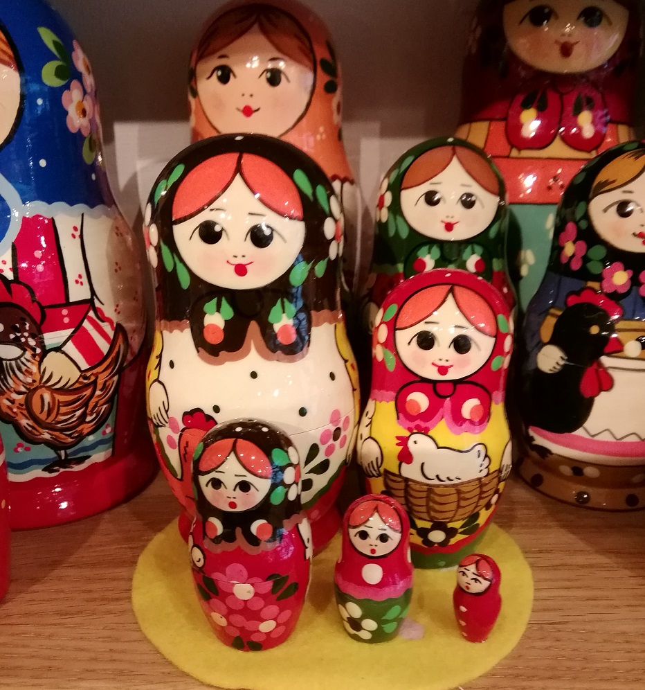 Standard Matryoshka Type 5 (middle)
4,000 yen A lot of matryoshka!
　~ GINZA HAKKO tree incense ~