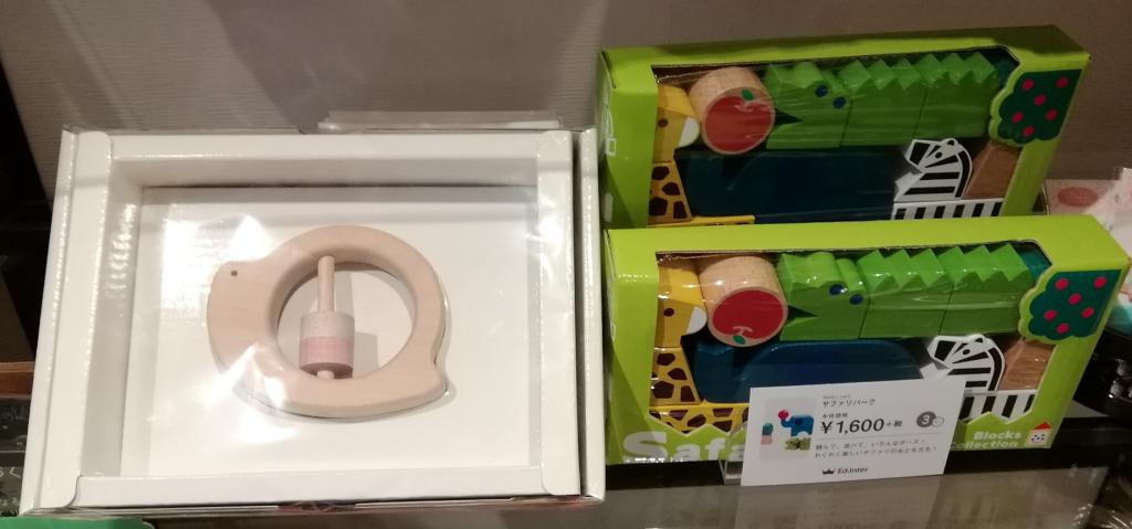 Left: Animal Rattle snail 1,500 yen Right: Safari Park 1,600 yen There are plenty of toys and baby goods!
　～ MUCCO ～