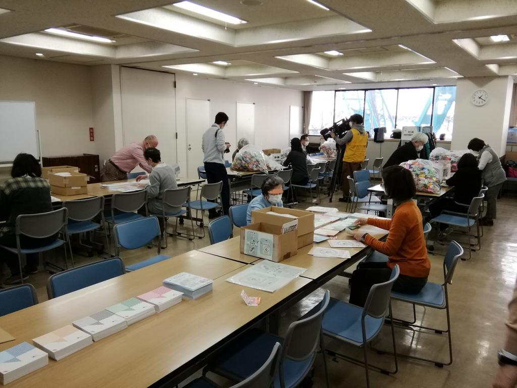 On February 28, I went to the Shintomi bag packing venue ... I went to the paper crane wave bag packing venue.
　－　Chuo-ku Hospitality Project-