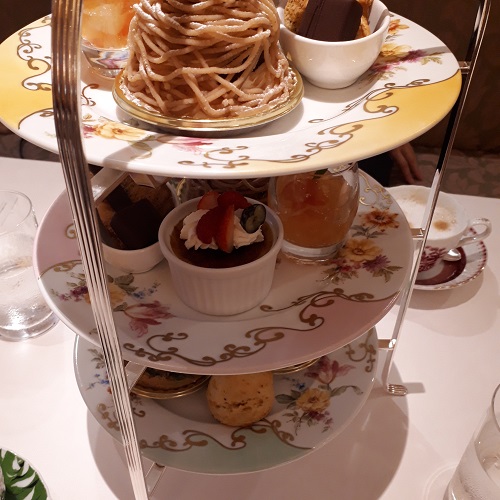 Of course, Afternoon Tea is also delicious in Tokyo, a stone trade fair!