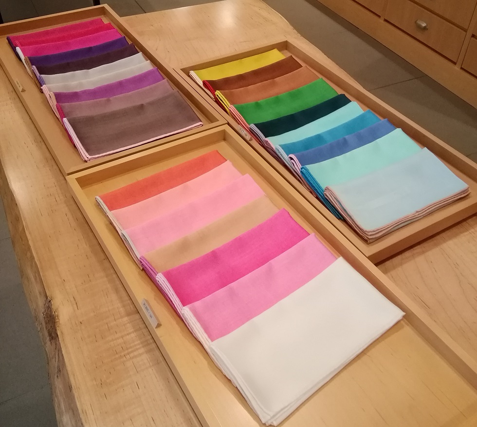 Sea Island cotton: sea island cotton: SIC) 1,800 yen each How about one handkerchief in the world?
　~ CLASSICS the Small Luxury Nihonbashi Ningyocho Store~