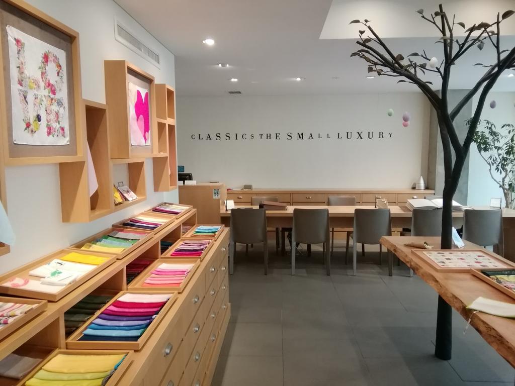 CLASSICS the Small Luxury Nihonbashi Ningyocho Store How about only one handkerchief in the world?
　~ CLASSICS the Small Luxury Nihonbashi Ningyocho Store~