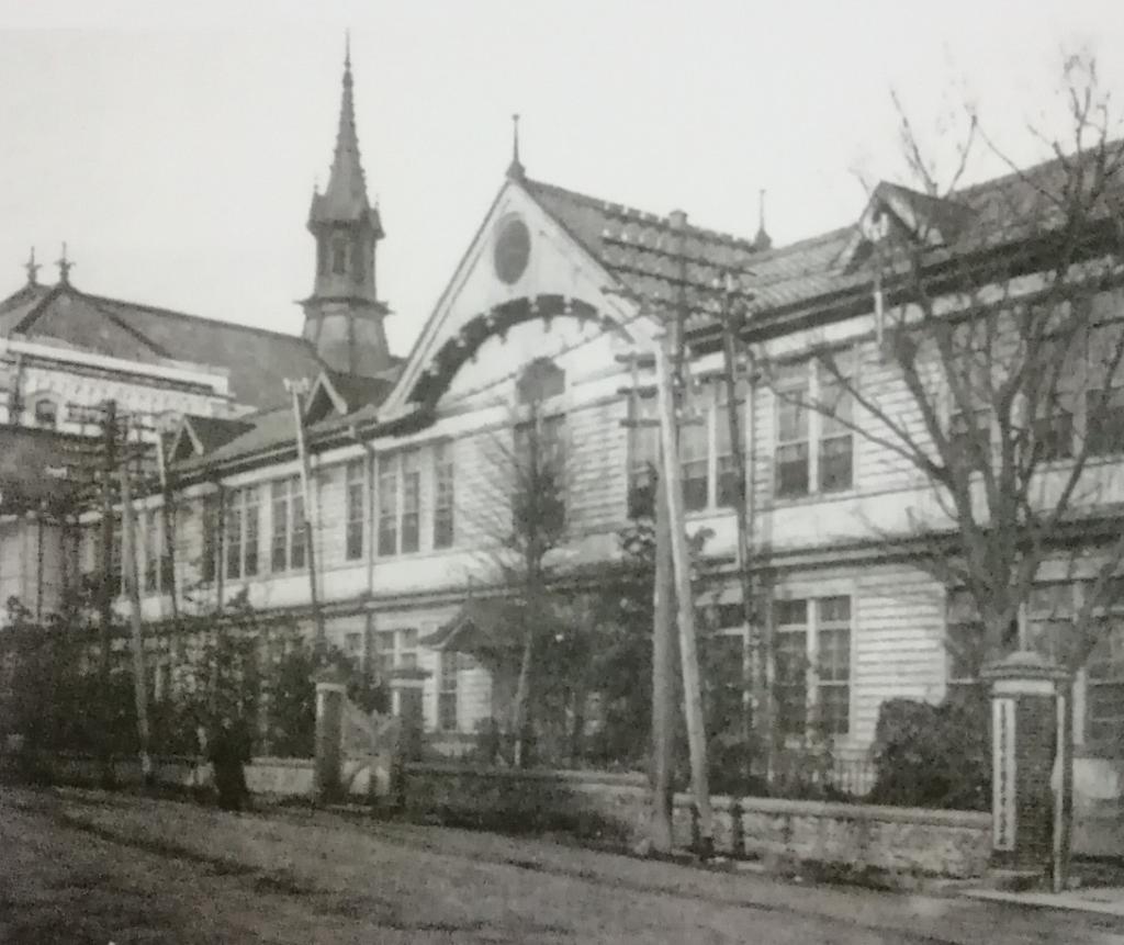 1911 (Meiji 44) Opening of Kyobashi Simple Library in Tokyo City Ayumi of Kyobashi Library and Regional Archives
　~ Chuo Ward Kyobashi Library ~