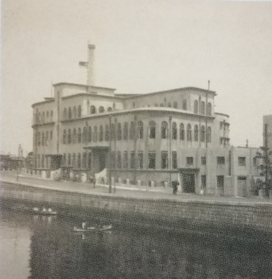 1927 (Showa 2)
Relocated to Kibiki-cho, Kyobashi-ku
1929 (Showa 4)
Newly opened as a complex, Ayumi of Kyobashi Library and Regional Archives
　~ Chuo Ward Kyobashi Library ~