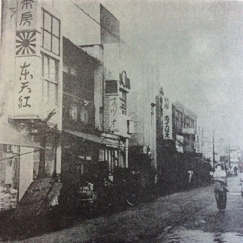 There was a series of cafe buildings cafe Paulista's Ningyocho-dori store.