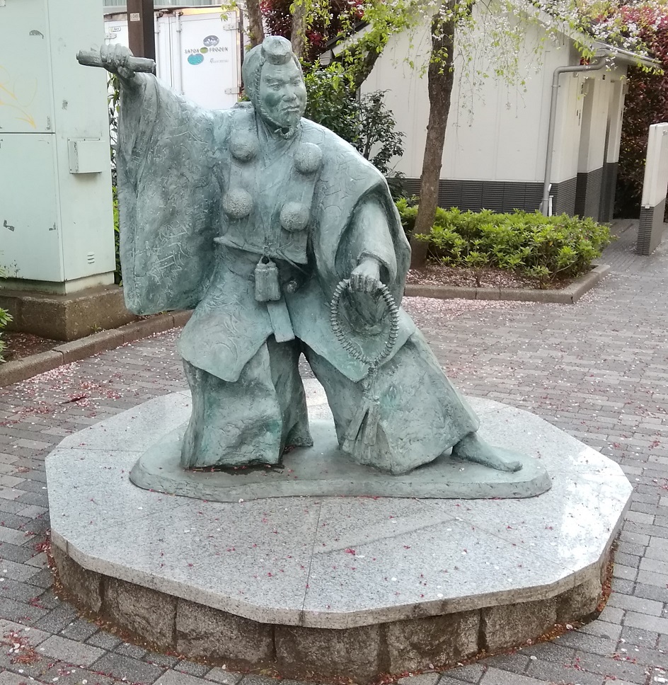  "Newcomer," And Ningyocho 10 Years Consideration 1
　~Benkei statue ~