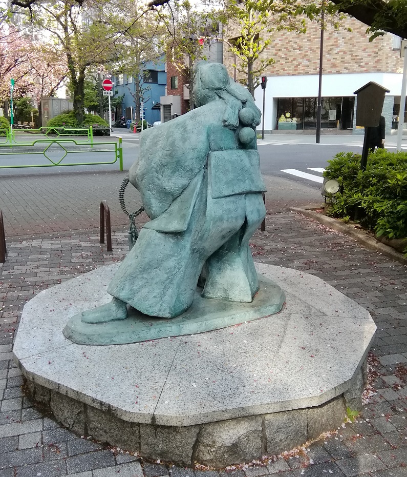  "Newcomer," And Ningyocho 10 Years Consideration 1
　~Benkei statue ~