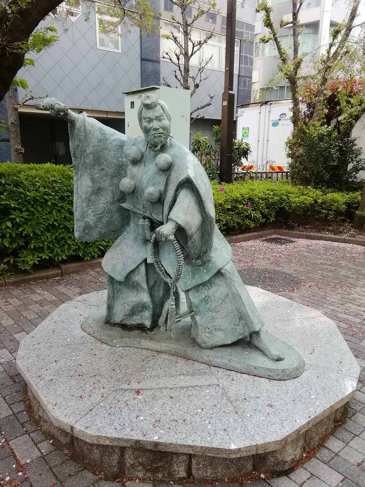  "Newcomer," And Ningyocho 10 Years Consideration 1
　~Benkei statue ~