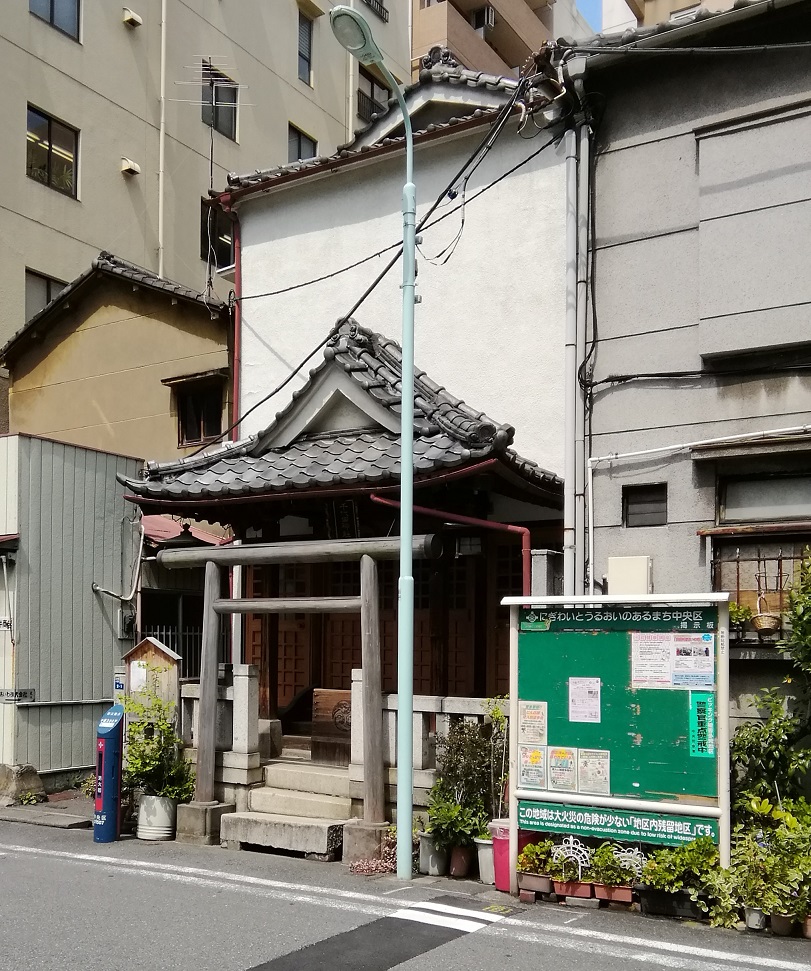  Shrine 6 with a quiet appearance that can be reached from Ningyocho Station-Chiyoda Shrine-