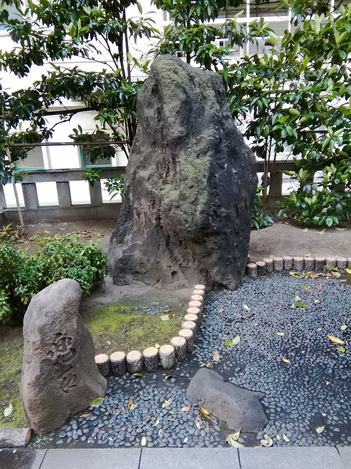 Kabutoiwa Shrine 7 with a quiet appearance that can be reached from Ningyocho Station.
　~ Kabuto Shrine~