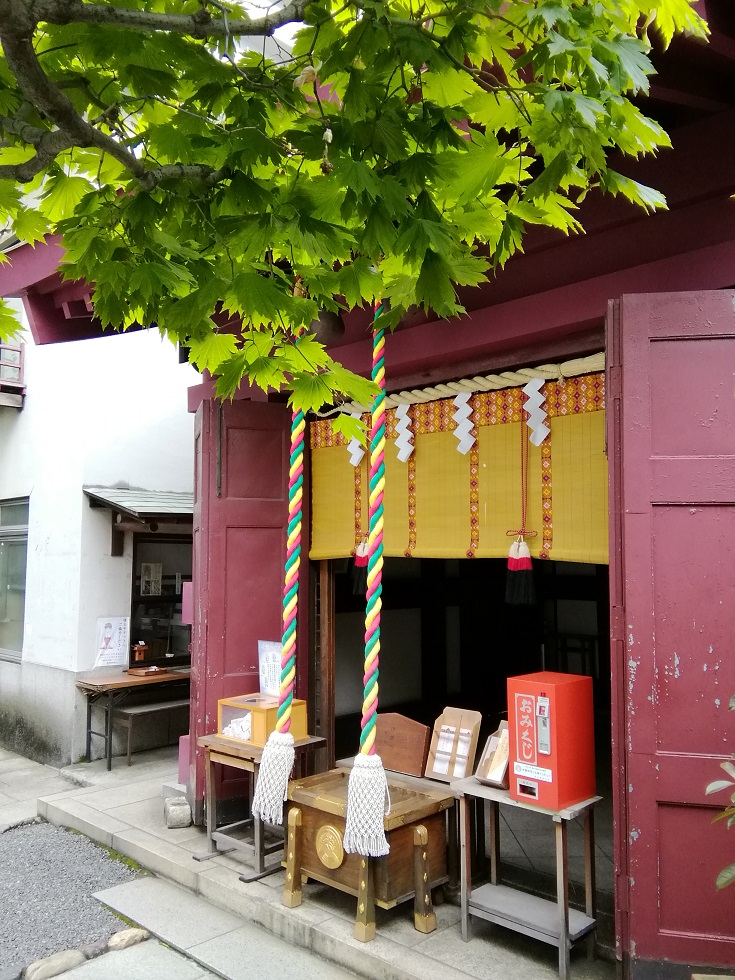 Kasama Inari Shrine 9 with a quiet appearance that can be reached from Ningyocho Station, Tokyo Bessha Shrine
　~ Kasama Inari Shrine Tokyo Betsusha ~ 