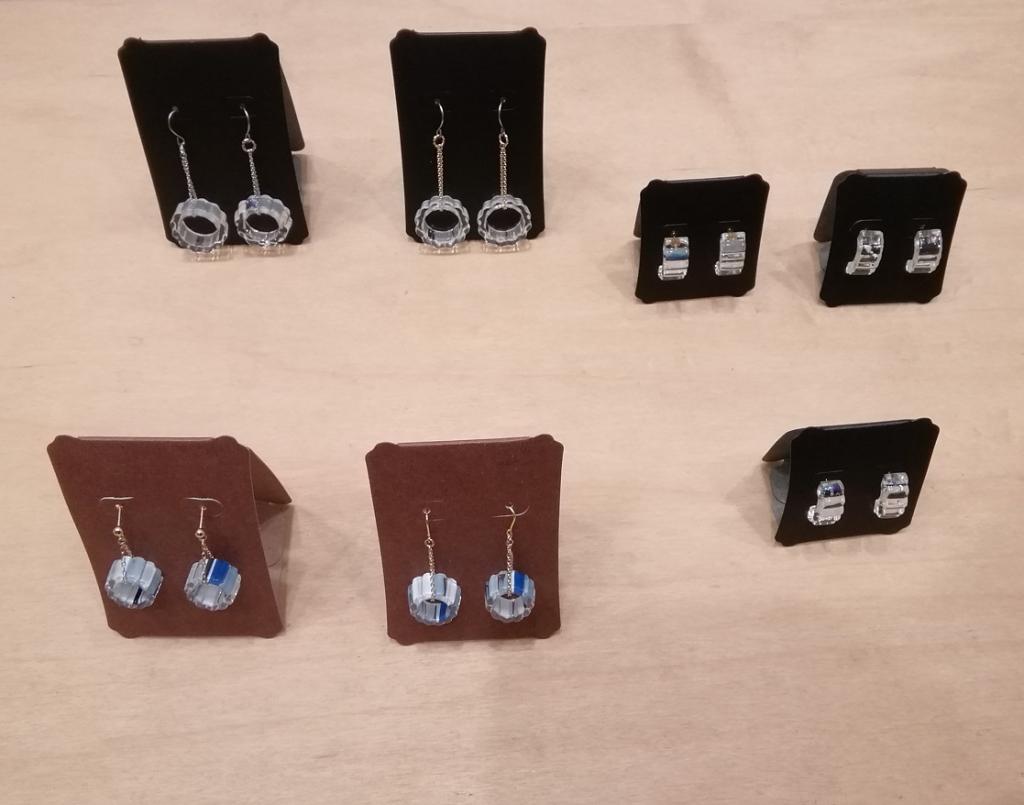 Left: Wakka Piers (Blue) 4,400 yen
（Silver） 5,500 yen
Right: Half pierce 4,400 yen Morihiromi Glass Exhibition -Hello! Monsters 　
　~ Nihonbashi Kiya Main Store izutuki~