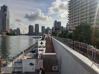  One main pillar of the gate bridge