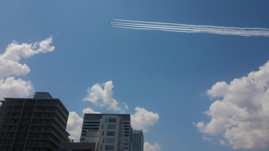 And again flight Blue Impulse over the Ginza on May 29th, 2020