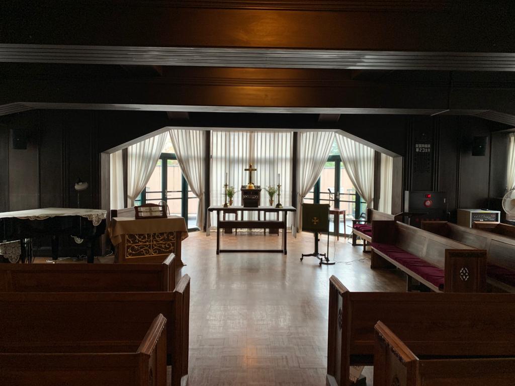 Location: A moment of organ performance with a temporary chapel