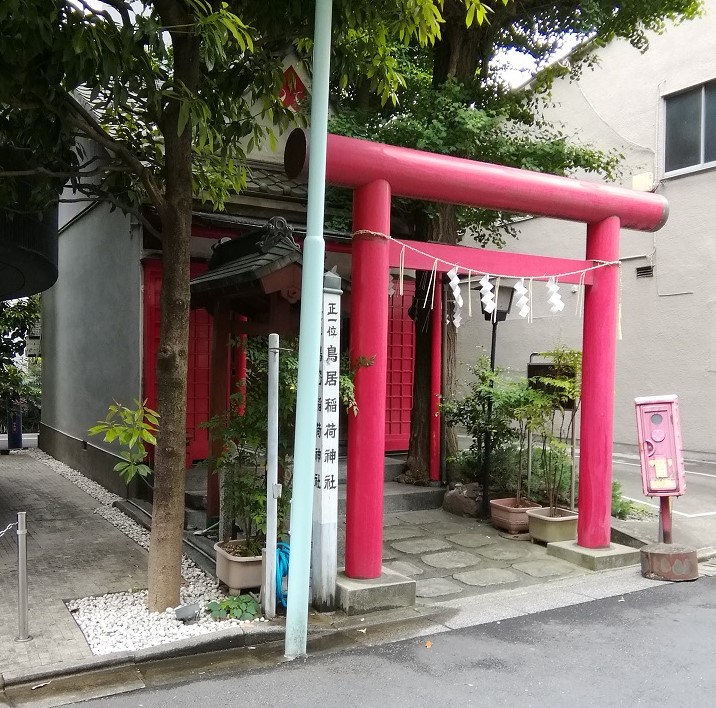  A shrine with a quiet appearance that can be reached from Nihombashi Station and Kayabacho-2-Torii Inari Shrine- 