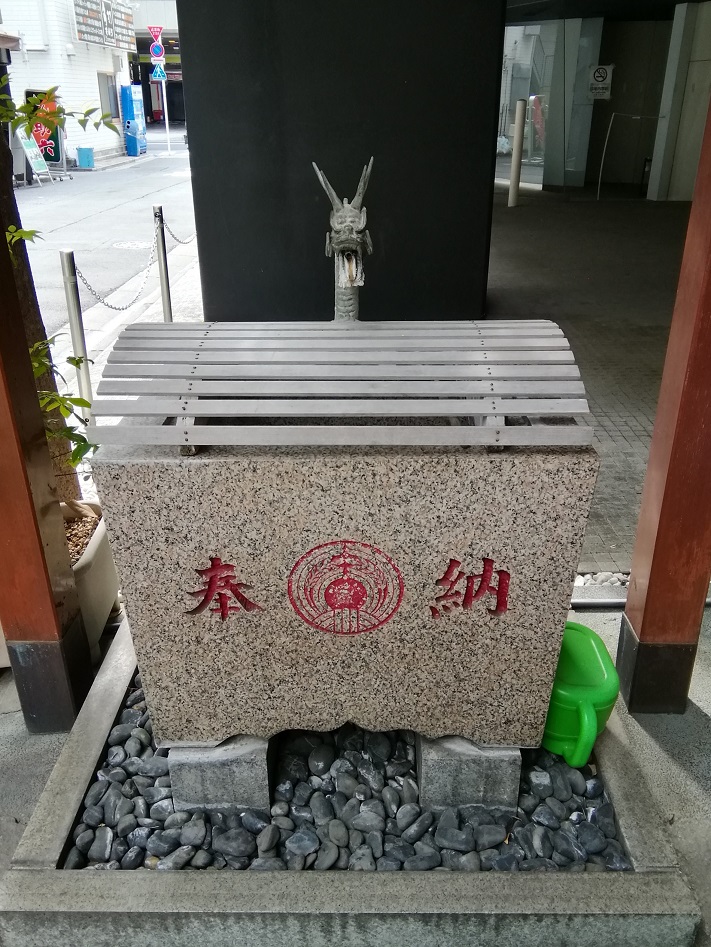  A shrine with a quiet appearance that can be reached from Nihombashi Station and Kayabacho-2-Torii Inari Shrine- 