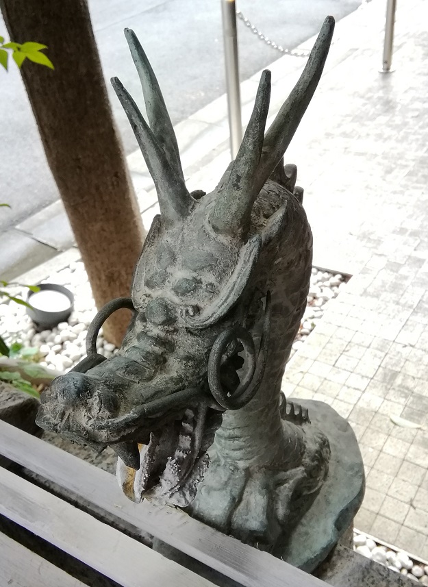  A shrine with a quiet appearance that can be reached from Nihombashi Station and Kayabacho-2-Torii Inari Shrine- 