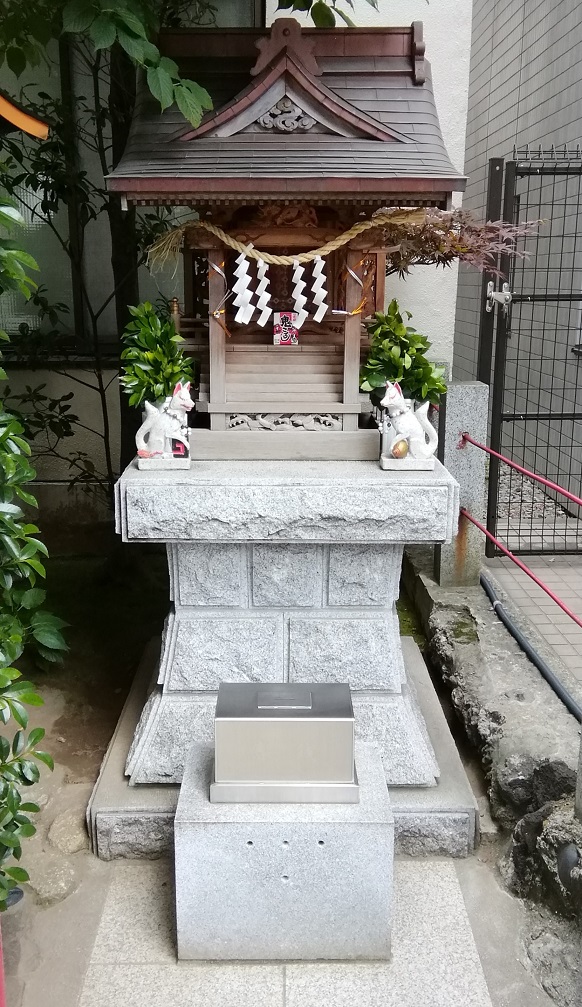 Yanoko Inari Shrine Shrine 12 with a quiet appearance that can be reached from Ningyocho Station.
　~ Yanoko Inari Shrine~ 