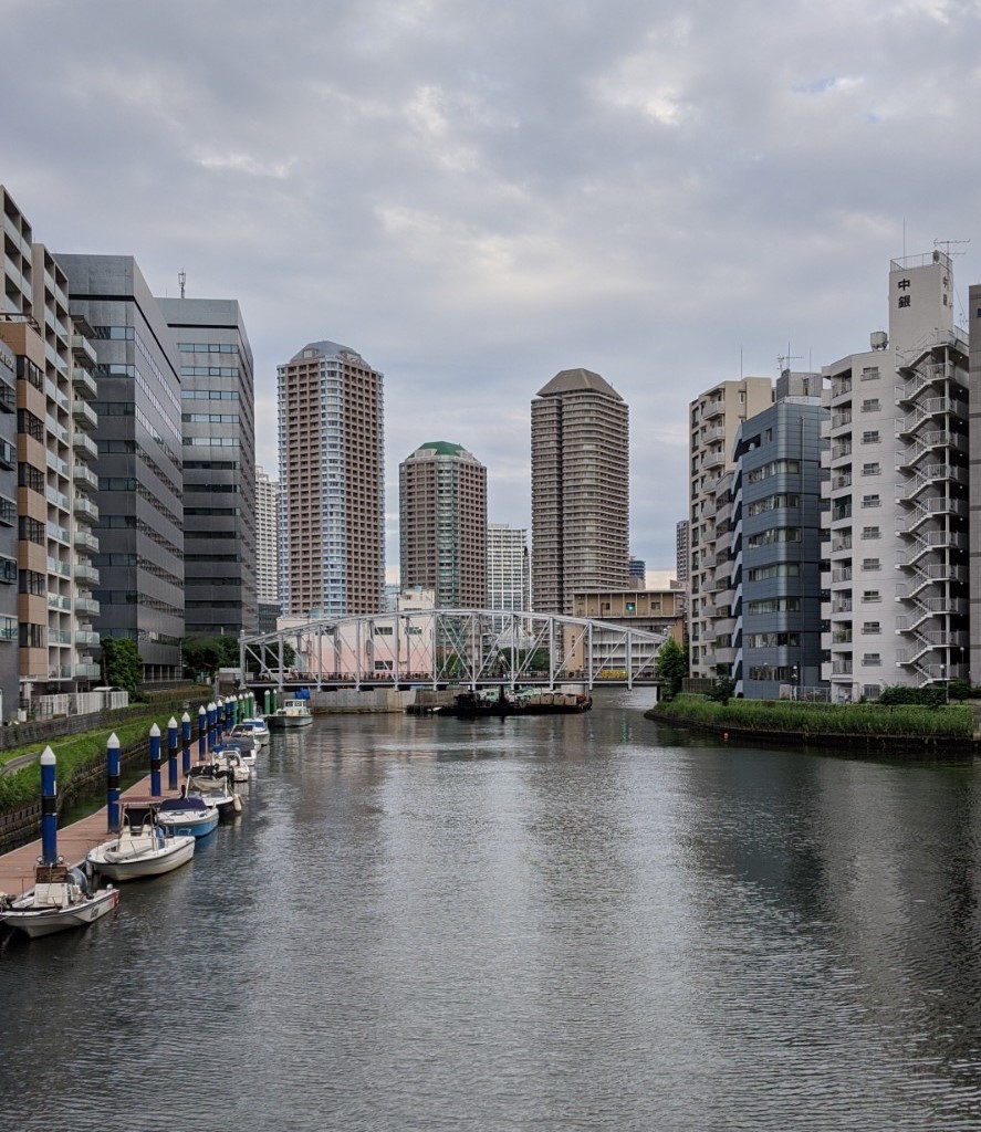 The ship crosses Minami Takahashi and Kamejima River sluice gates to Sumida River. Chuo-ku seen from three ships-full of new discoveries!　Kamejima River