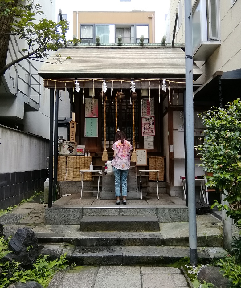 A shrine with a quiet appearance that can be reached from Suehiro Shrine Ningyocho Station 14
　~ Suehiro Shrine~