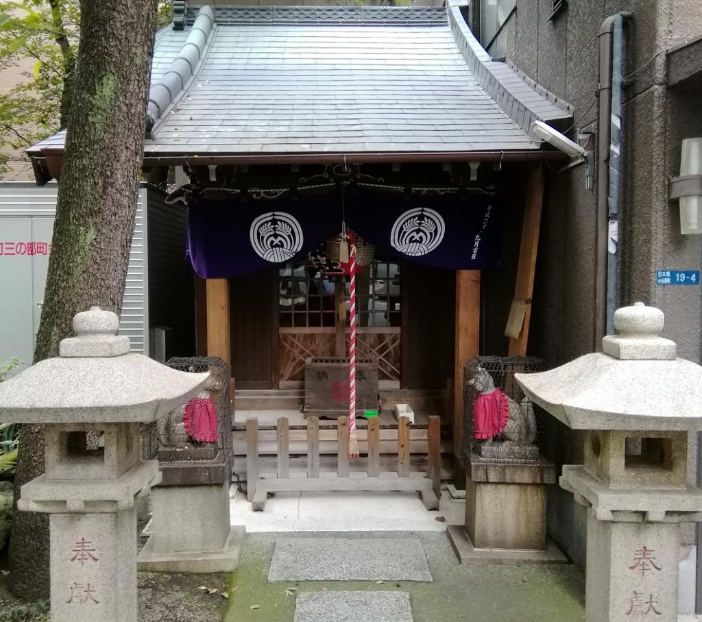 Takemori Shrine
 A quiet shrine that can be reached from Ningyocho Station 15-Takemori Shrine- 