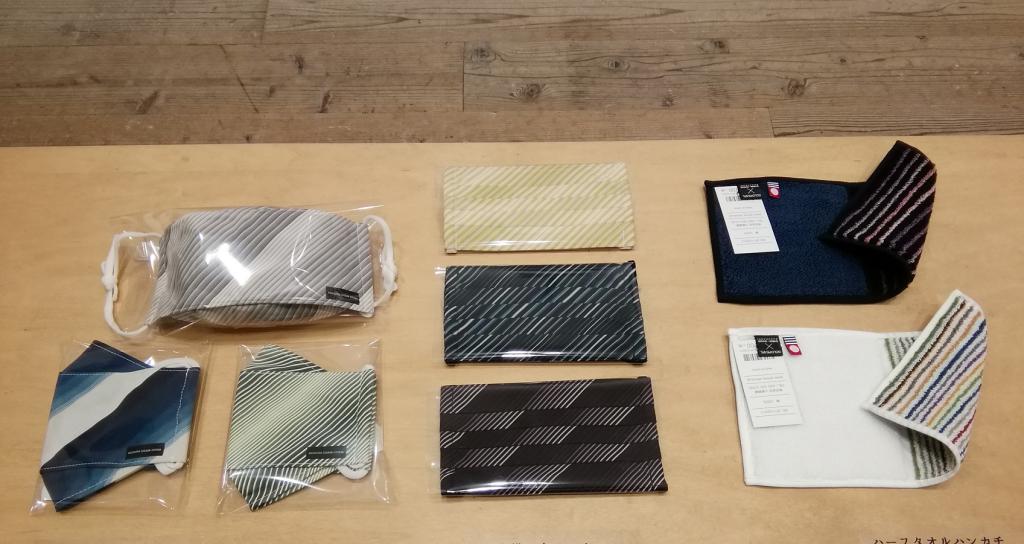 Left:　Ogura Ori Box Mask
2,200 yen
Central:　Kokura woven fabric mask 2,200 yen
Right:　Half towel handkerchief (reversible)
770 yen The best of Kokura weaving stripes 2020
　~ Nihonbashi Kiya Main Store izutuki~