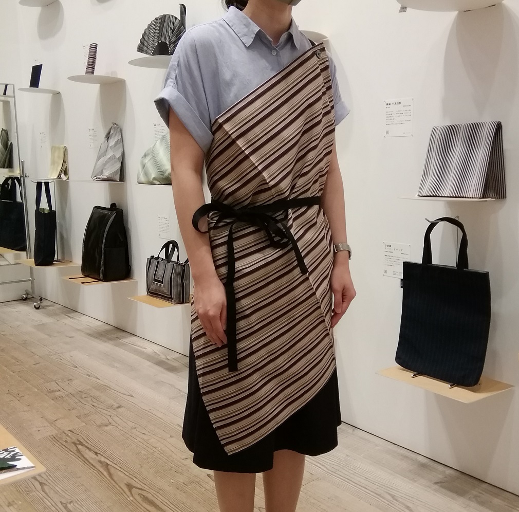 Striped square aprons
6,050 yen The best of Kokura weaving stripes 2020
　~ Nihonbashi Kiya Main Store izutuki~