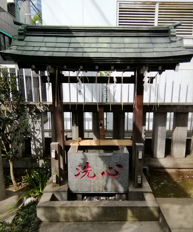  A quiet shrine that can be reached from Ningyocho Station 19-Shirahata Inari Shrine-