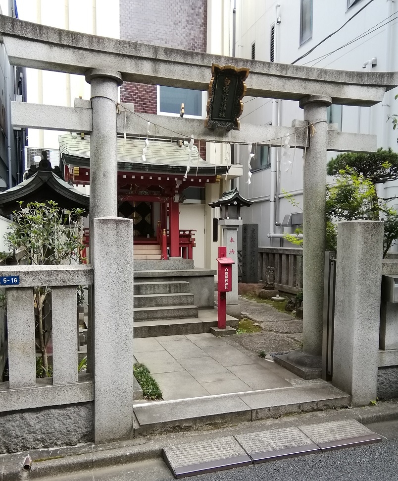 Shirahata Inari Shrine 19 with a quiet appearance that can be reached from Ningyocho Station 19
　~ Shirahata Inari Shrine~