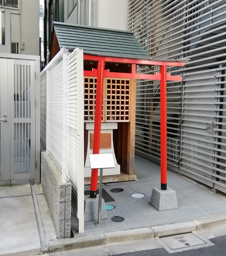  A quiet shrine that can be reached from Ningyocho Station 20-Ryosha Inari Shrine- 