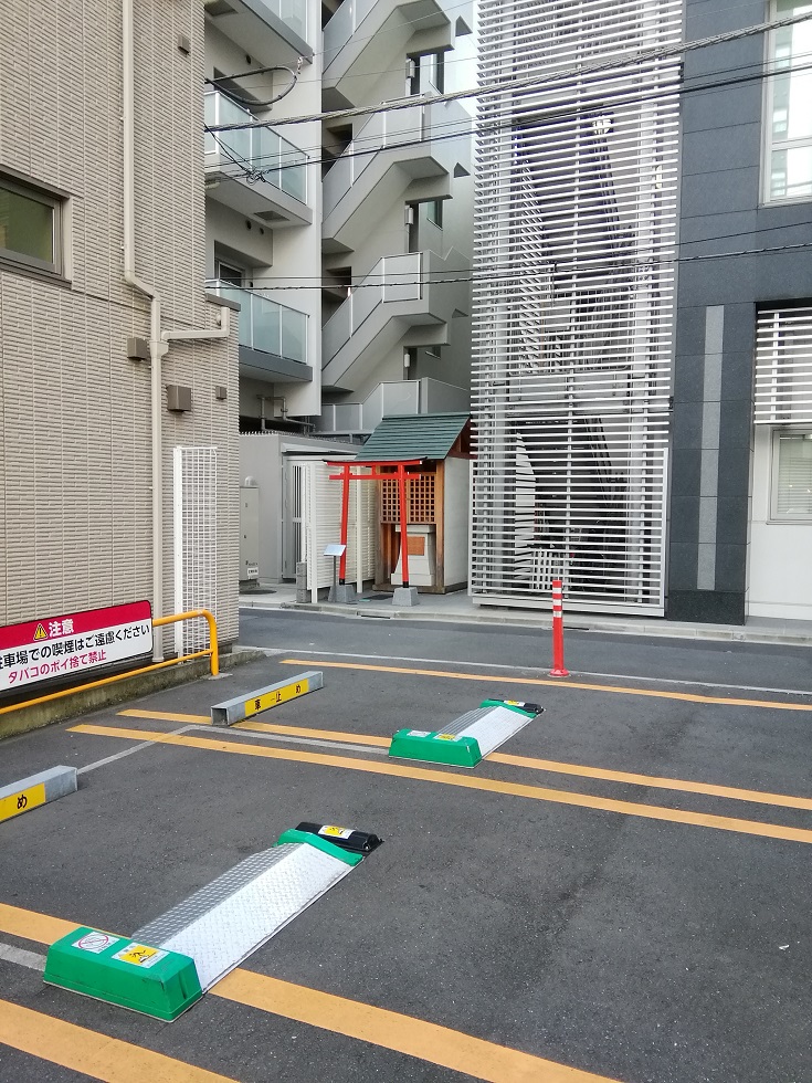  A quiet shrine that can be reached from Ningyocho Station 20-Ryosha Inari Shrine- 