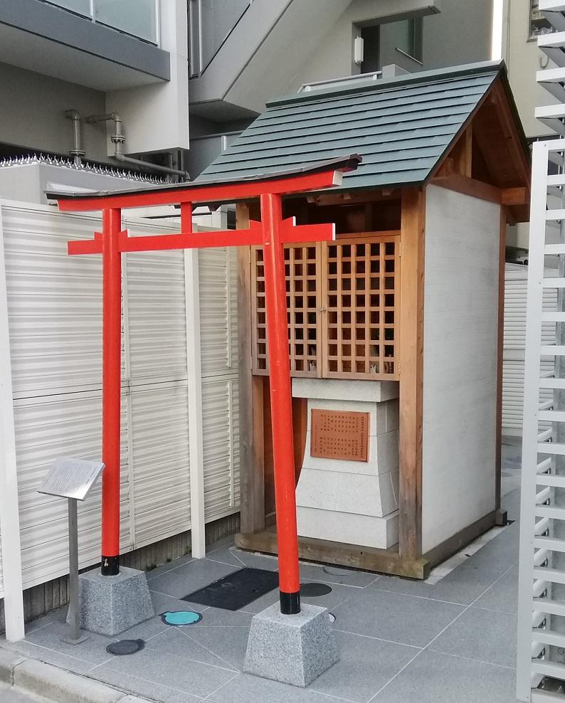 Ryosha Inari Shrine Shrine 20 with a quiet appearance, which can be reached from Ningyocho Station.
　~ Ryosha Inari Shrine ~ 