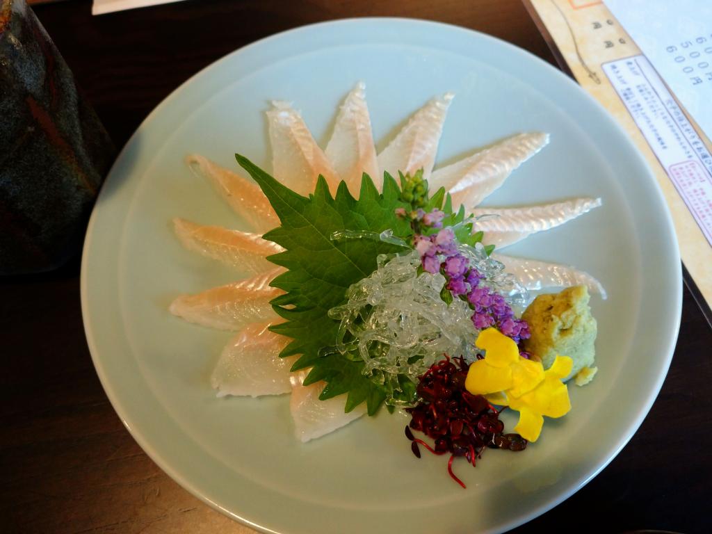 "Sleeping everywhere" in the limited menu of "Anago sashimi" unique to summer is also delicious! Nihonbashi Tamai Ningyocho Store