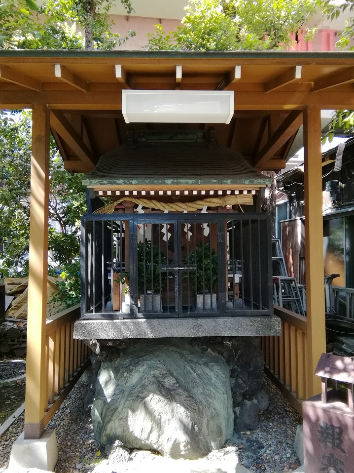  No.21 Shrine with a quiet appearance that can be reached from Ningyocho Station-Kotohiragu Shrine (Nihonbashinakasu)- 