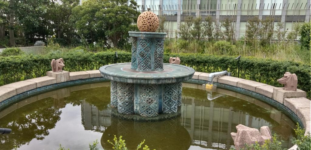 Decoration of rooftop fountain Attraction of Important Cultural Property [Nihonbashi Takashimaya] (3) Rooftop-floor elevator hall and rooftop artworks