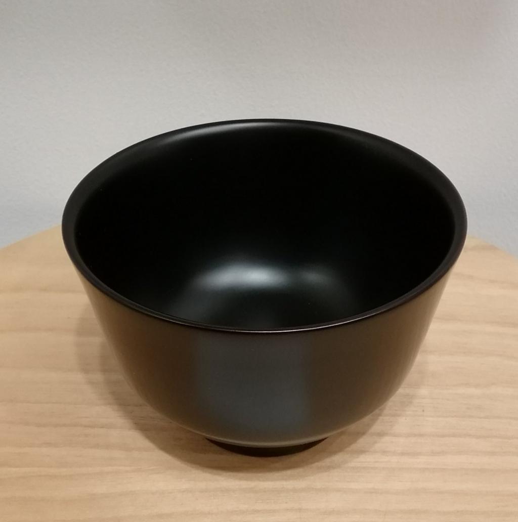 A mountain bowl
Sen
１２０×１２０×８０ｍｍ
9,900 yen Ariko Horiuchi Urushi Living Exhibition
　~ Nihonbashi Kiya Main Store izutuki~