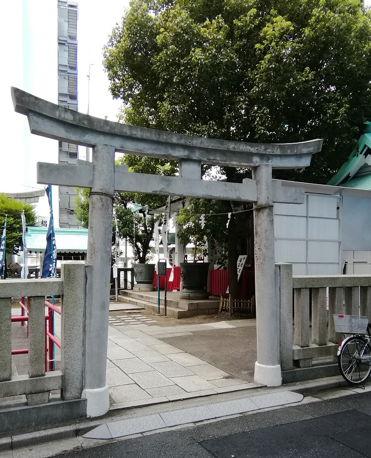  No.24 shrine with a quiet appearance that can be reached from Ningyocho Station.
 　~ Sugimori Shrine~ 