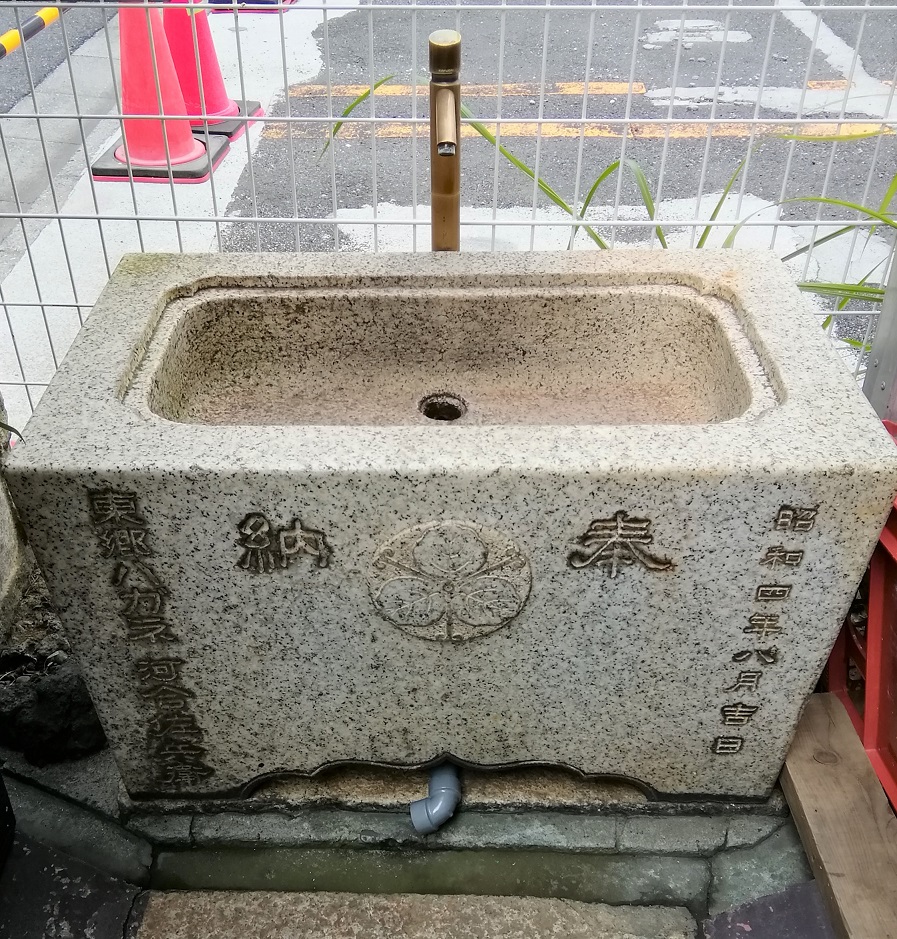  No.25 shrine with a quiet appearance that can be reached from Ningyocho Station.
 　~ Takarada Ebisu Shrine~ 