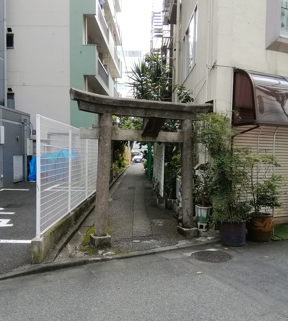  No.27 shrine with a quiet appearance that can be reached from Ningyocho Station.
 　~ Venus Inari Shrine~ 