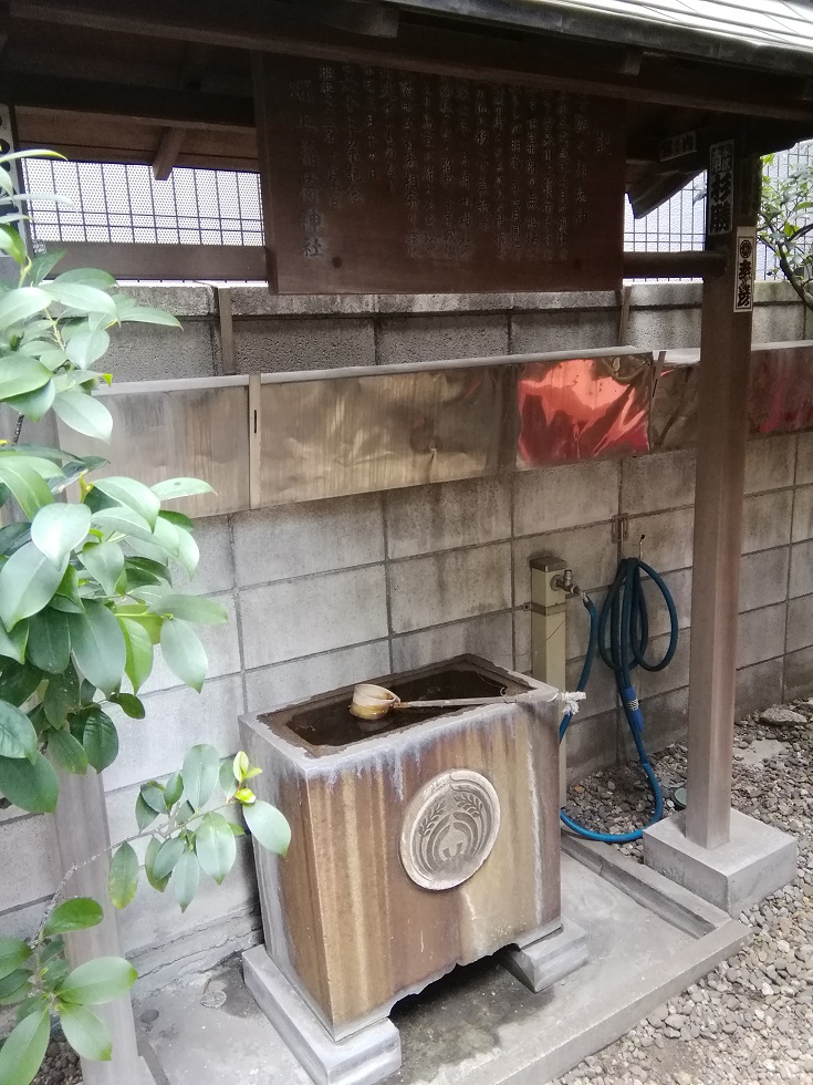  No.26 shrine with a quiet appearance that can be reached from Ningyocho Station.
 　~ Kawakami Inari Shrine~ 