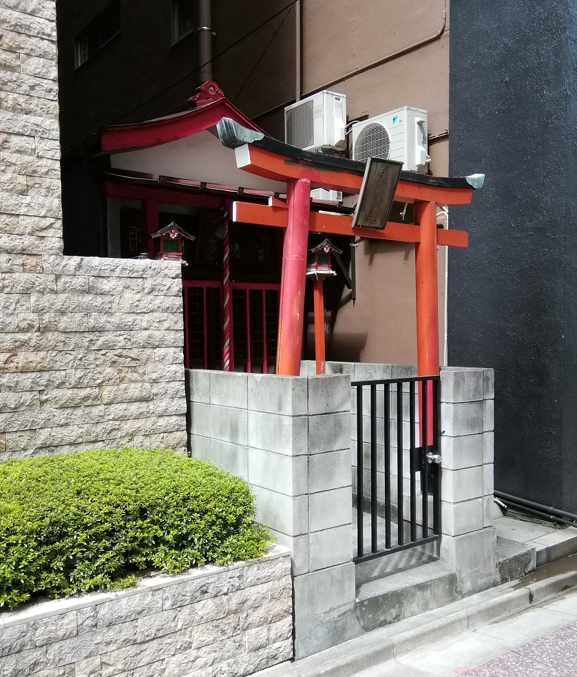  No.28 shrine with a quiet appearance that can be reached from Ningyocho Station.
 　~ Tamao Inari Shrine ~ 