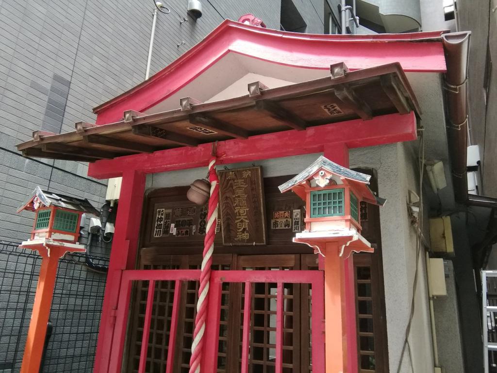  No.28 shrine with a quiet appearance that can be reached from Ningyocho Station.
 　~ Tamao Inari Shrine ~ 