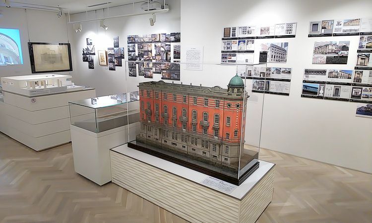 To the venue immediately… Let's look around the architecture of the Nihonbashi area while focusing on "decorative"　—"History of Decoration-Architecture and Rediscovery of Nihonbashi" Exhibition